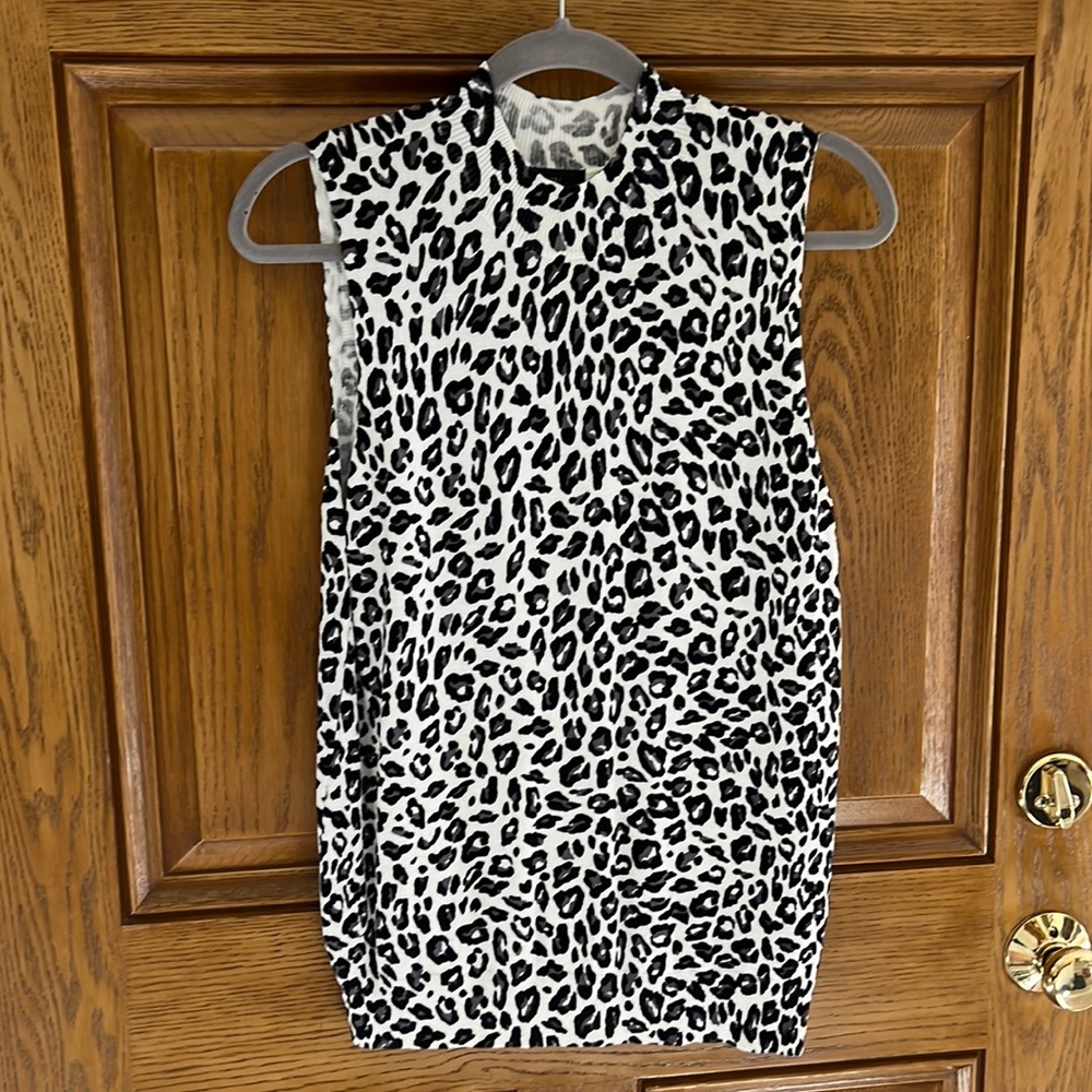 Women’s animal print net mock turtleneck tank, size medium, new with tags.